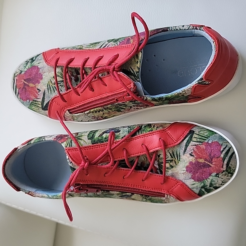 Cloud  Vanessa Lace Up/ Zipper Sneakers Sz 38  Gently Used